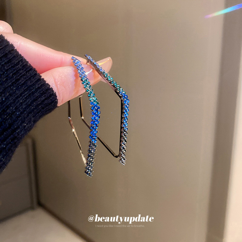 Street Fashion Earrings - Ladies' Simple Gentle Versatile Fashion Punk