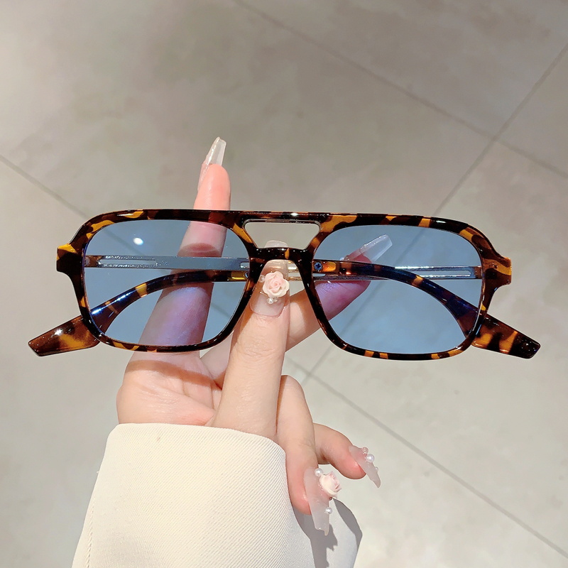 Street Fashion Glasses - Trendy Women Double Beam Sunglasses Square