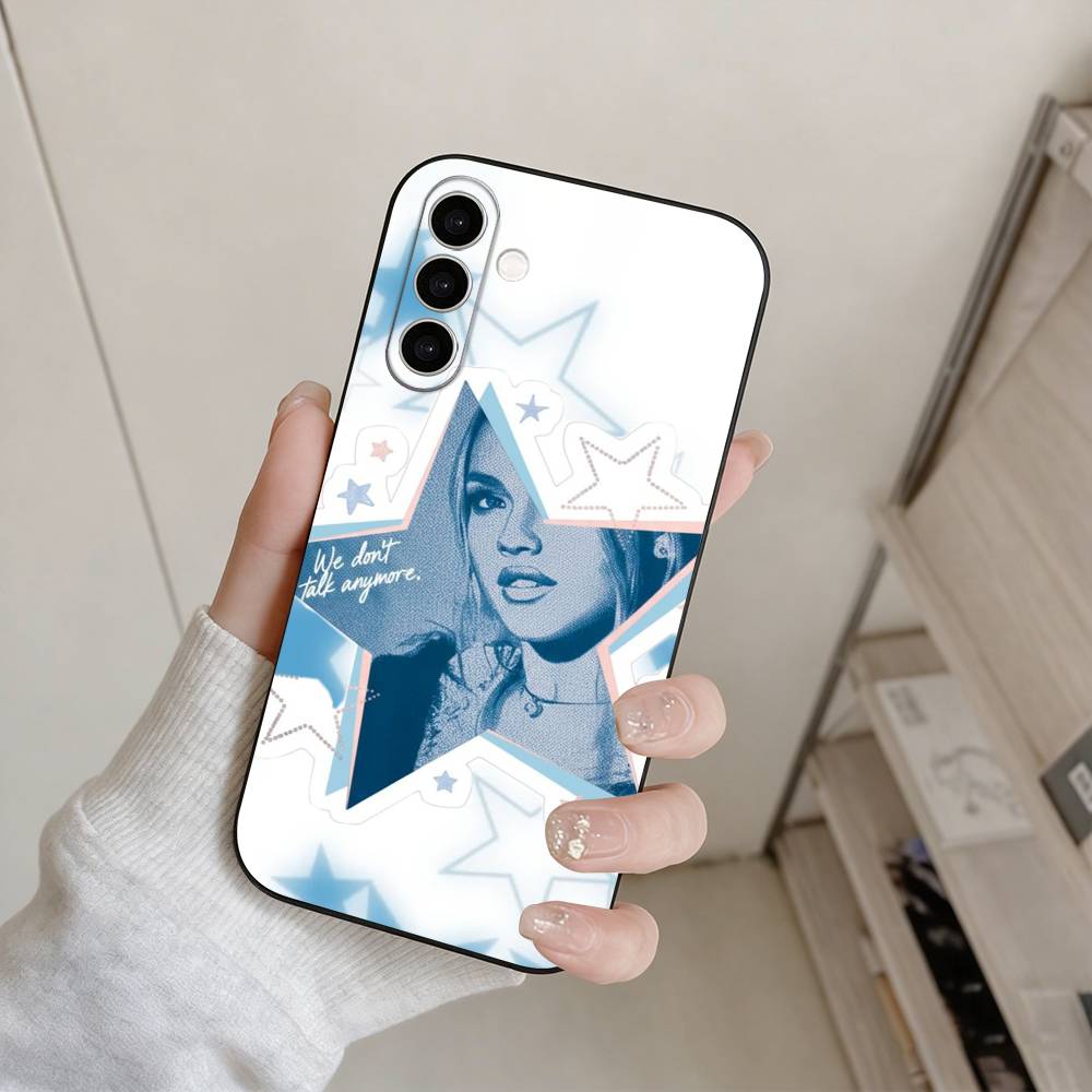 F-Freya Skye Singer Phone Case - Street Fashion Official recension och pris