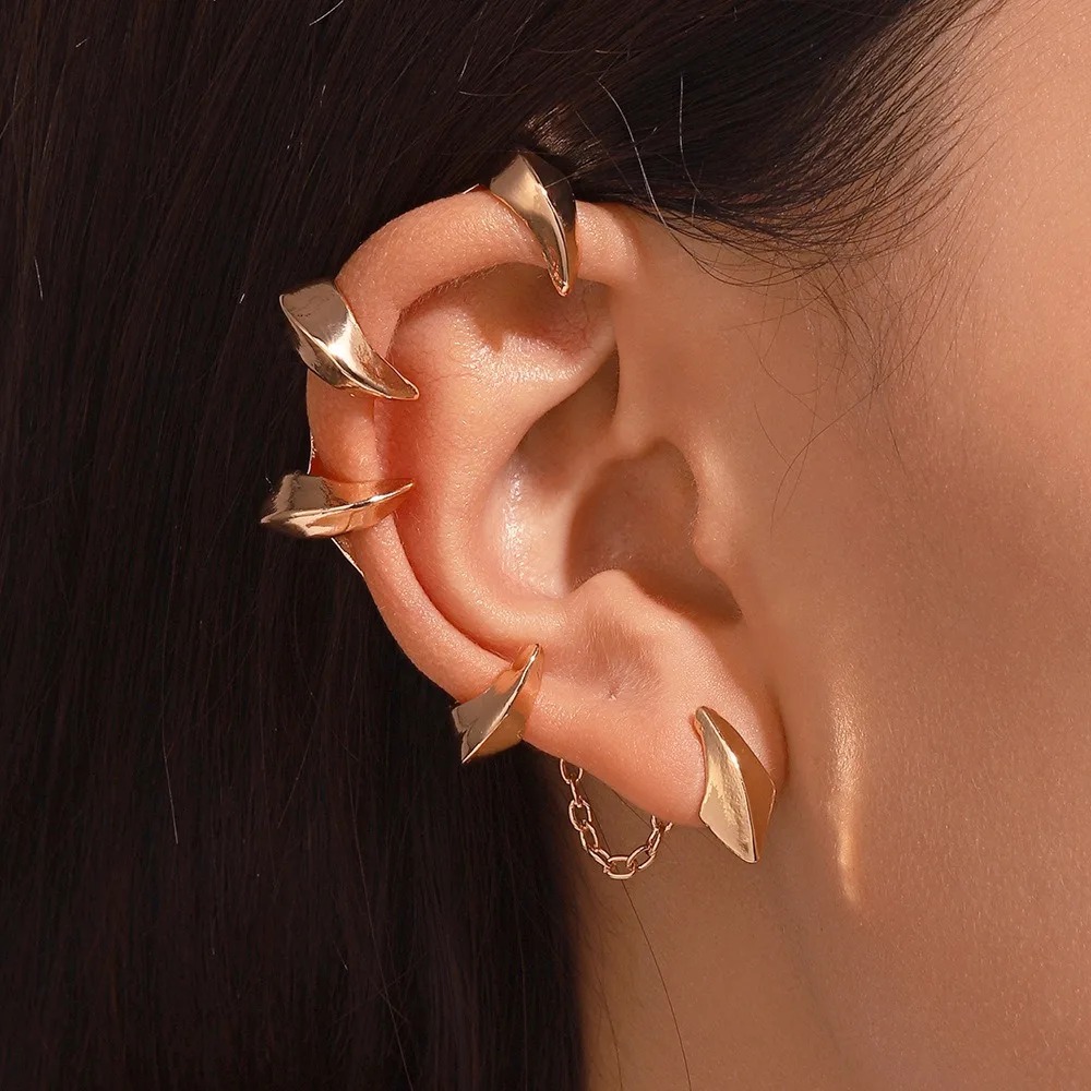 Dark Demon Sharp Teeth Ear Cli - Street Fashion Earrings recension och pris