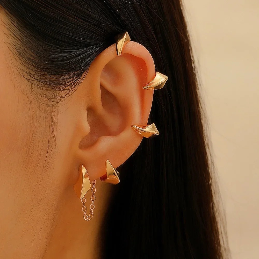 Dark Demon Sharp Teeth Ear Cli - Street Fashion Earrings recension och pris