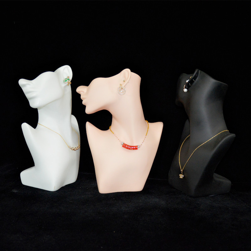 White Half Face Mannequin Head - Street Fashion Earrings recension och pris
